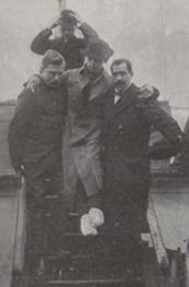 L'assistant radio du Titanic, Harold Bride, à sa descente du Carpathia.